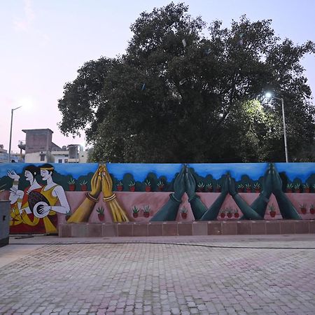 Hotel Sainik Grand Varanasi Exterior photo