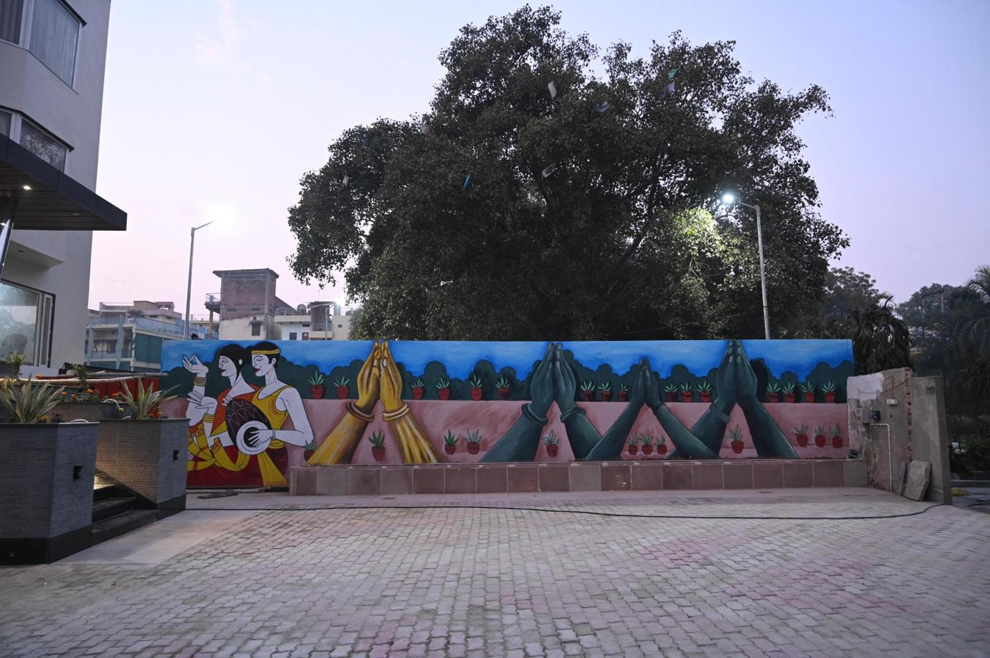 Hotel Sainik Grand Varanasi Exterior photo