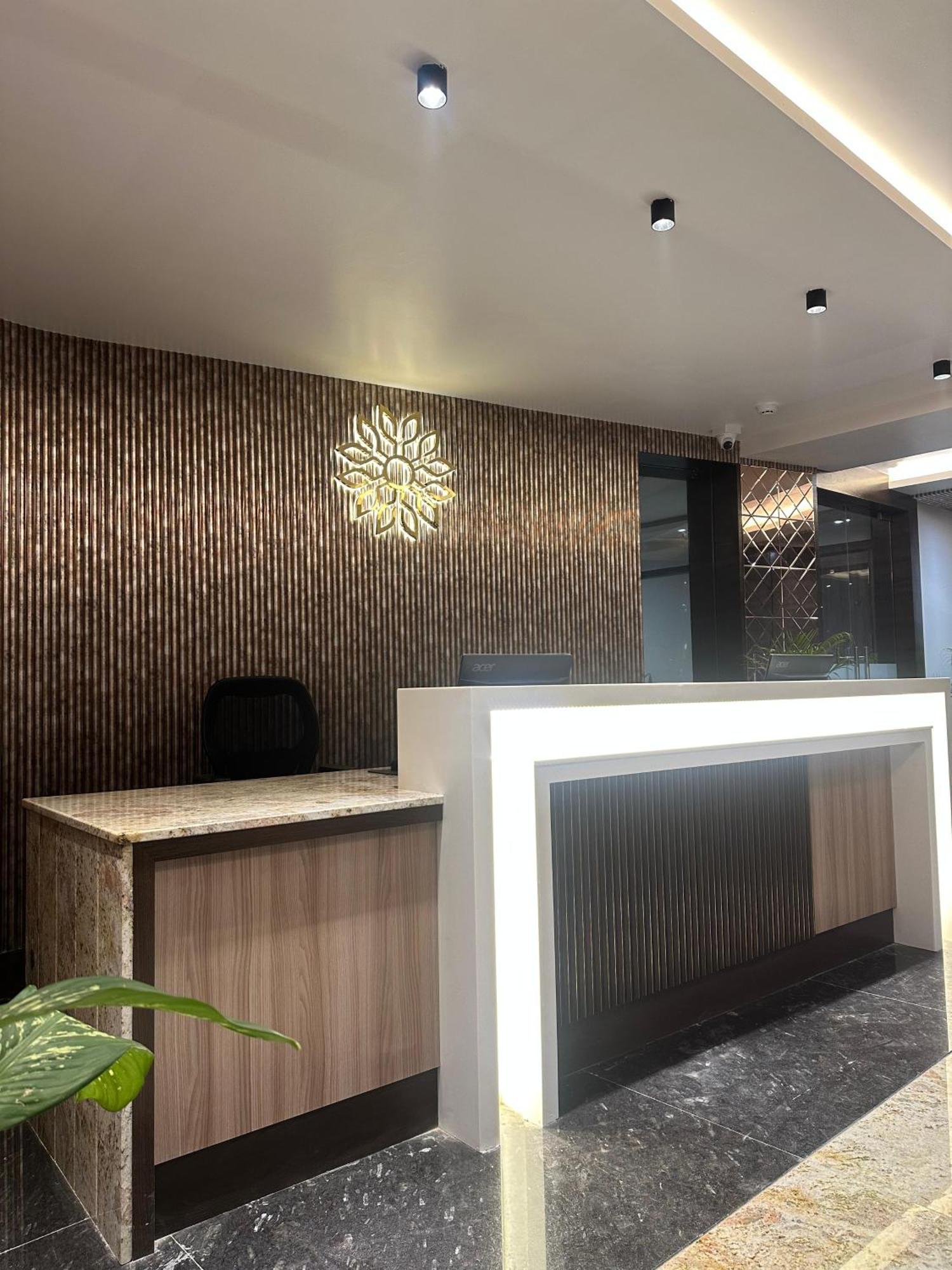 Hotel Sainik Grand Varanasi Exterior photo